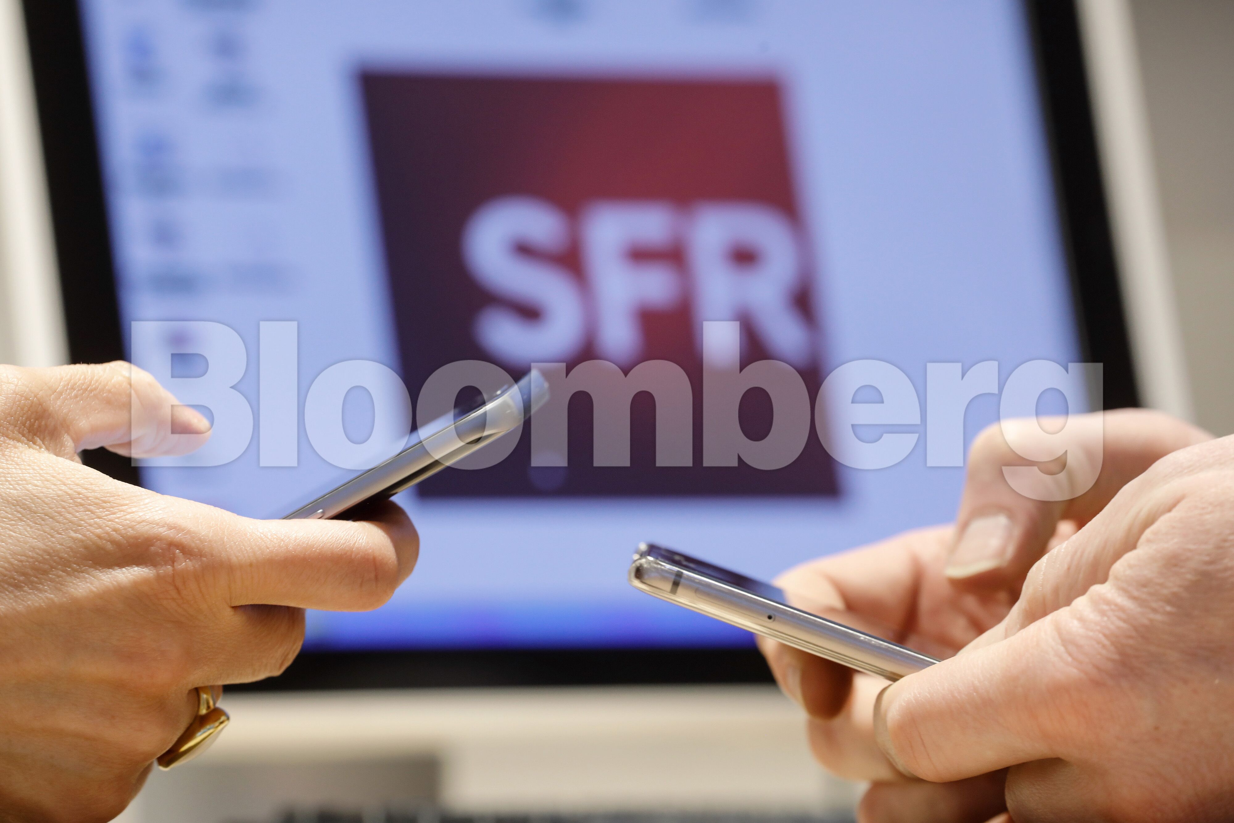 SFR telecommunications product photography
